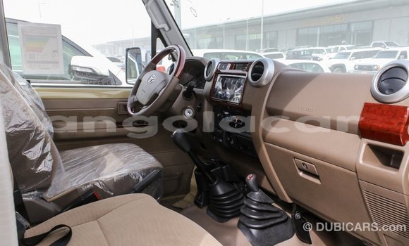 Acheter Import Voiture Toyota Land Cruiser Beige à Import - Dubai, Province de Bengo Acheter Import Voiture Toyota Land Cruiser Beige à Import - Dubai, Province de Bengo