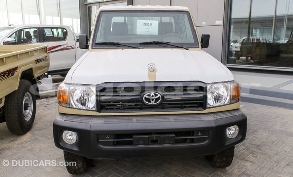 Acheter Import Voiture Toyota Land Cruiser Beige à Import - Dubai, Province de Bengo Acheter Import Voiture Toyota Land Cruiser Beige à Import - Dubai, Province de Bengo
