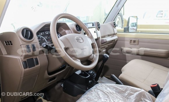 Acheter Import Voiture Toyota Land Cruiser Beige à Import - Dubai, Province de Bengo Acheter Import Voiture Toyota Land Cruiser Beige à Import - Dubai, Province de Bengo