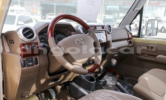 Acheter Import Voiture Toyota Land Cruiser Beige à Import - Dubai, Province de Bengo Acheter Import Voiture Toyota Land Cruiser Beige à Import - Dubai, Province de Bengo