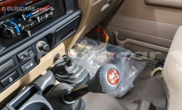 Acheter Import Voiture Toyota Land Cruiser Beige à Import - Dubai, Province de Bengo Acheter Import Voiture Toyota Land Cruiser Beige à Import - Dubai, Province de Bengo