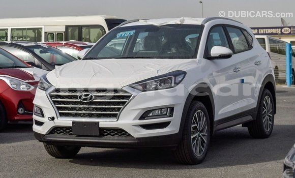 Buy Import Hyundai Tucson White Car in Import - Dubai in Bengo Province Buy Import Hyundai Tucson White Car in Import - Dubai in Bengo Province