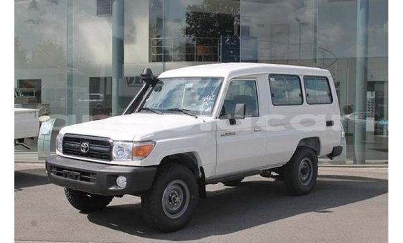Acheter Import Voiture Toyota Land Cruiser Blanc à Import - Dubai, Province de Bengo Acheter Import Voiture Toyota Land Cruiser Blanc à Import - Dubai, Province de Bengo