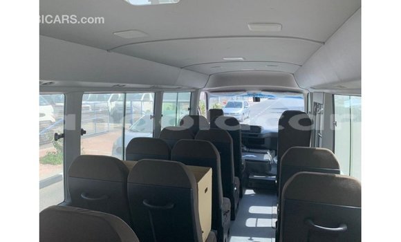 Comprar Importar Toyota Coaster Branco Carro em Import - Dubai em Bengo Province Comprar Importar Toyota Coaster Branco Carro em Import - Dubai em Bengo Province