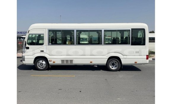 Acheter Import Voiture Toyota Coaster Blanc à Import - Dubai, Province de Bengo Acheter Import Voiture Toyota Coaster Blanc à Import - Dubai, Province de Bengo