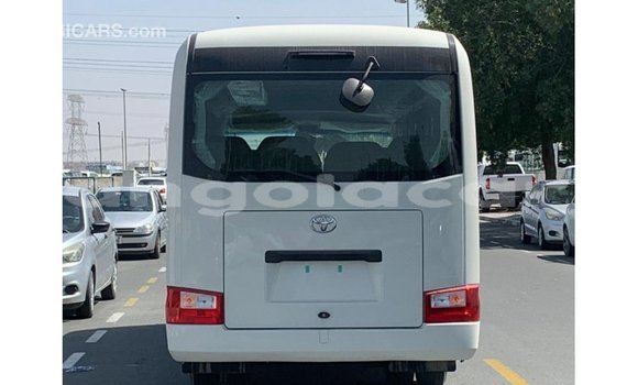Comprar Importar Toyota Coaster Branco Carro em Import - Dubai em Bengo Province Comprar Importar Toyota Coaster Branco Carro em Import - Dubai em Bengo Province