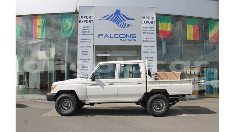 Big with watermark toyota land cruiser bengo province import dubai 7347