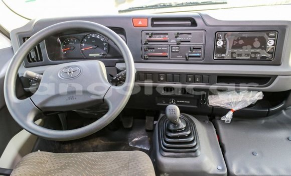 Acheter Import Voiture Toyota Coaster Blanc à Import - Dubai, Province de Bengo Acheter Import Voiture Toyota Coaster Blanc à Import - Dubai, Province de Bengo