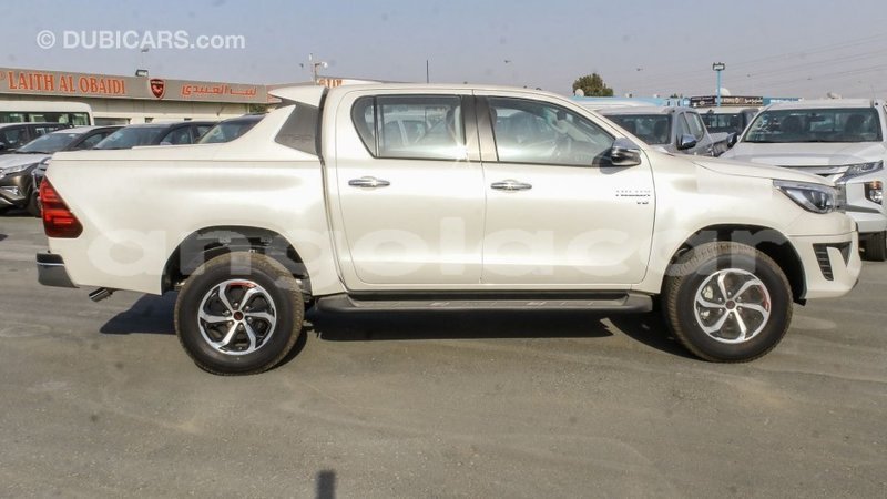 Big with watermark toyota hilux bengo province import dubai 7366