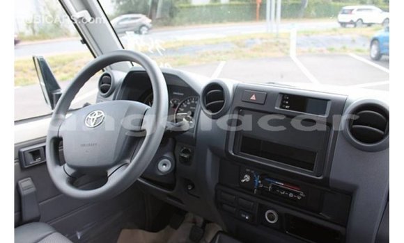 Buy Import Toyota Land Cruiser White Car in Import - Dubai in Bengo Province Buy Import Toyota Land Cruiser White Car in Import - Dubai in Bengo Province