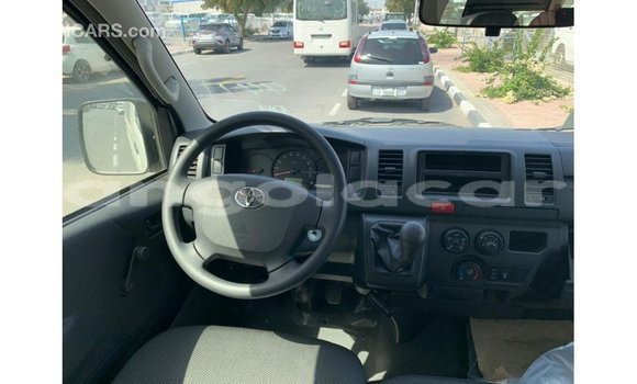 Comprar Importar Toyota Hiace Branco Carro em Import - Dubai em Bengo Province Comprar Importar Toyota Hiace Branco Carro em Import - Dubai em Bengo Province