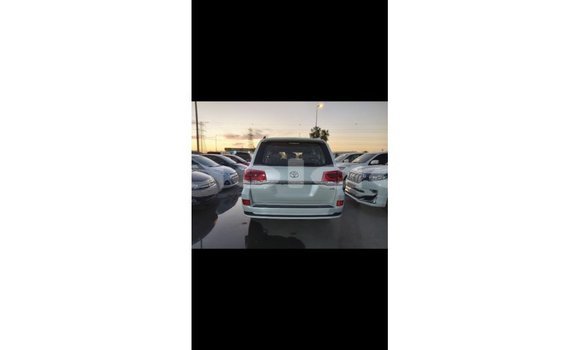 Buy Import Toyota Land Cruiser White Car in Import - Dubai in Bengo Province Buy Import Toyota Land Cruiser White Car in Import - Dubai in Bengo Province