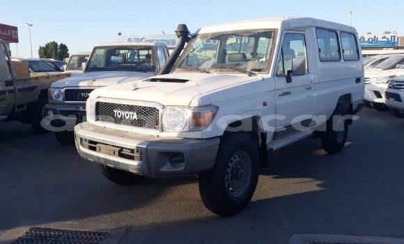 Acheter Import Voiture Toyota Land Cruiser Blanc à Import - Dubai, Province de Bengo Acheter Import Voiture Toyota Land Cruiser Blanc à Import - Dubai, Province de Bengo