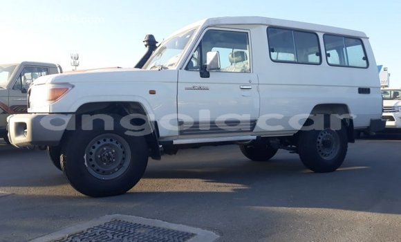 Acheter Import Voiture Toyota Land Cruiser Blanc à Import - Dubai, Province de Bengo Acheter Import Voiture Toyota Land Cruiser Blanc à Import - Dubai, Province de Bengo