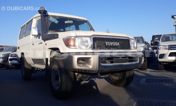 Acheter Import Voiture Toyota Land Cruiser Blanc à Import - Dubai, Province de Bengo Acheter Import Voiture Toyota Land Cruiser Blanc à Import - Dubai, Province de Bengo