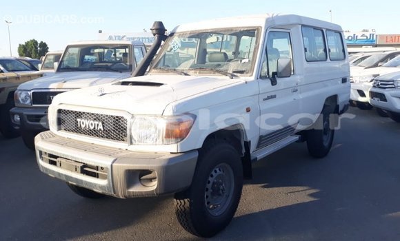 Acheter Import Voiture Toyota Land Cruiser Blanc à Import - Dubai, Province de Bengo Acheter Import Voiture Toyota Land Cruiser Blanc à Import - Dubai, Province de Bengo