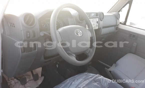 Acheter Import Voiture Toyota Land Cruiser Blanc à Import - Dubai, Province de Bengo Acheter Import Voiture Toyota Land Cruiser Blanc à Import - Dubai, Province de Bengo
