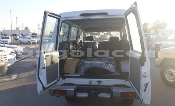 Acheter Import Voiture Toyota Land Cruiser Blanc à Import - Dubai, Province de Bengo Acheter Import Voiture Toyota Land Cruiser Blanc à Import - Dubai, Province de Bengo