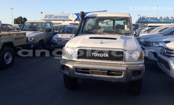 Acheter Import Voiture Toyota Land Cruiser Blanc à Import - Dubai, Province de Bengo Acheter Import Voiture Toyota Land Cruiser Blanc à Import - Dubai, Province de Bengo