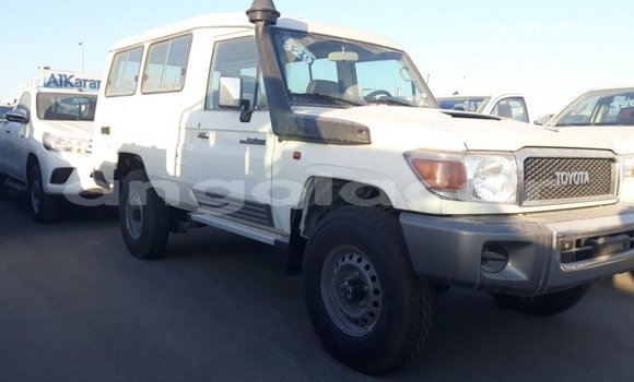Acheter Import Voiture Toyota Land Cruiser Blanc à Import - Dubai, Province de Bengo Acheter Import Voiture Toyota Land Cruiser Blanc à Import - Dubai, Province de Bengo