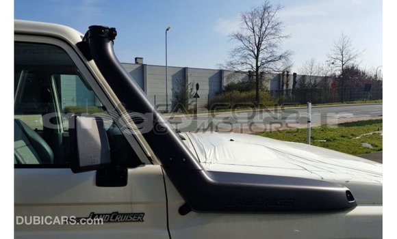 Comprar Importar Toyota Land Cruiser Branco Carro em Import - Dubai em Bengo Province Comprar Importar Toyota Land Cruiser Branco Carro em Import - Dubai em Bengo Province