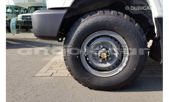 Comprar Importar Toyota Land Cruiser Branco Carro em Import - Dubai em Bengo Province Comprar Importar Toyota Land Cruiser Branco Carro em Import - Dubai em Bengo Province