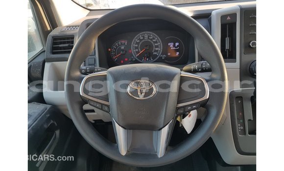 Comprar Importar Toyota Hiace Branco Carro em Import - Dubai em Bengo Province Comprar Importar Toyota Hiace Branco Carro em Import - Dubai em Bengo Province