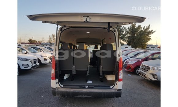 Comprar Importar Toyota Hiace Branco Carro em Import - Dubai em Bengo Province Comprar Importar Toyota Hiace Branco Carro em Import - Dubai em Bengo Province