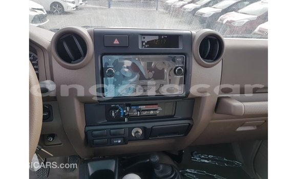 Comprar Importar Toyota Land Cruiser Bege Carro em Import - Dubai em Bengo Province Comprar Importar Toyota Land Cruiser Bege Carro em Import - Dubai em Bengo Province