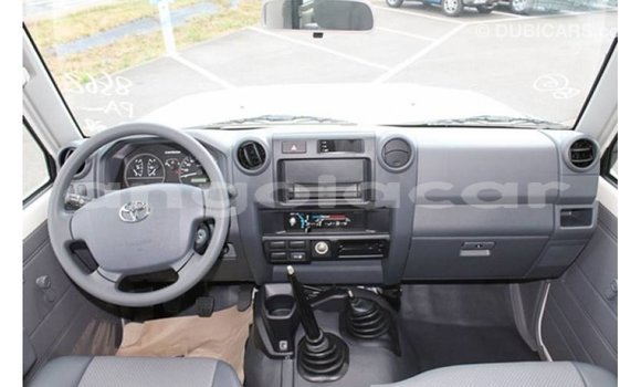 Buy Import Toyota Land Cruiser White Car in Import - Dubai in Bengo Province Buy Import Toyota Land Cruiser White Car in Import - Dubai in Bengo Province
