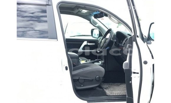 Comprar Importar Toyota Land Cruiser Branco Carro em Import - Dubai em Bengo Province Comprar Importar Toyota Land Cruiser Branco Carro em Import - Dubai em Bengo Province