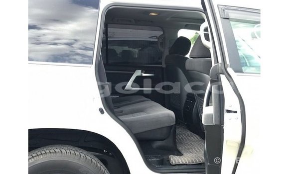 Comprar Importar Toyota Land Cruiser Branco Carro em Import - Dubai em Bengo Province Comprar Importar Toyota Land Cruiser Branco Carro em Import - Dubai em Bengo Province