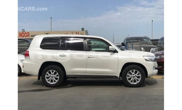 Comprar Importar Toyota Land Cruiser Branco Carro em Import - Dubai em Bengo Province Comprar Importar Toyota Land Cruiser Branco Carro em Import - Dubai em Bengo Province