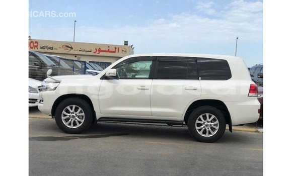 Comprar Importar Toyota Land Cruiser Branco Carro em Import - Dubai em Bengo Province Comprar Importar Toyota Land Cruiser Branco Carro em Import - Dubai em Bengo Province