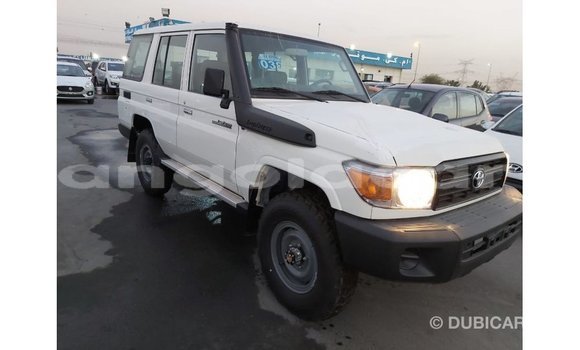 Comprar Importar Toyota Land Cruiser Branco Carro em Import - Dubai em Bengo Province Comprar Importar Toyota Land Cruiser Branco Carro em Import - Dubai em Bengo Province