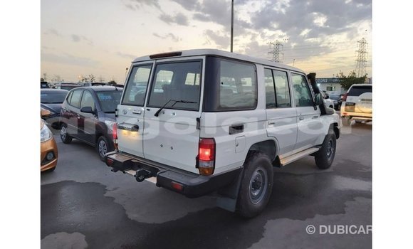 Comprar Importar Toyota Land Cruiser Branco Carro em Import - Dubai em Bengo Province Comprar Importar Toyota Land Cruiser Branco Carro em Import - Dubai em Bengo Province