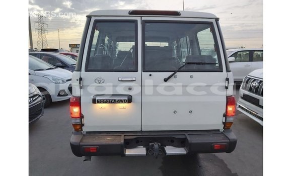 Comprar Importar Toyota Land Cruiser Branco Carro em Import - Dubai em Bengo Province Comprar Importar Toyota Land Cruiser Branco Carro em Import - Dubai em Bengo Province