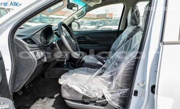 Acheter Import Voiture Mitsubishi L200 Blanc à Import - Dubai, Province de Bengo Acheter Import Voiture Mitsubishi L200 Blanc à Import - Dubai, Province de Bengo