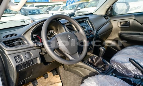 Acheter Import Voiture Mitsubishi L200 Blanc à Import - Dubai, Province de Bengo Acheter Import Voiture Mitsubishi L200 Blanc à Import - Dubai, Province de Bengo