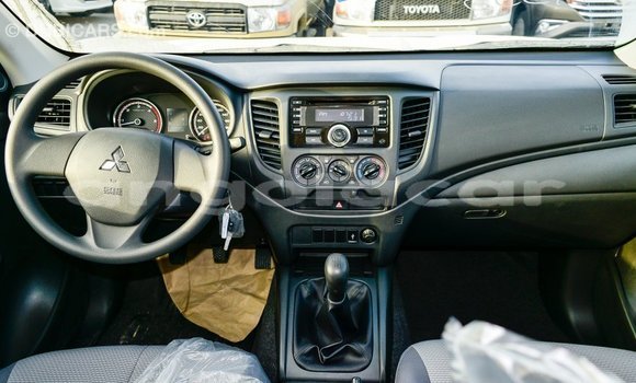 Acheter Import Voiture Mitsubishi L200 Blanc à Import - Dubai, Province de Bengo Acheter Import Voiture Mitsubishi L200 Blanc à Import - Dubai, Province de Bengo
