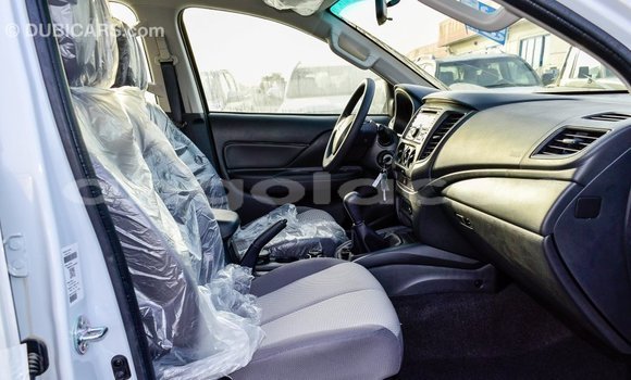 Acheter Import Voiture Mitsubishi L200 Blanc à Import - Dubai, Province de Bengo Acheter Import Voiture Mitsubishi L200 Blanc à Import - Dubai, Province de Bengo