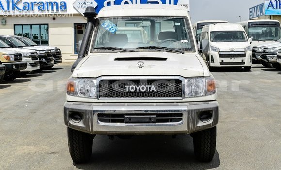Comprar Importar Toyota Land Cruiser Branco Carro em Import - Dubai em Bengo Province Comprar Importar Toyota Land Cruiser Branco Carro em Import - Dubai em Bengo Province