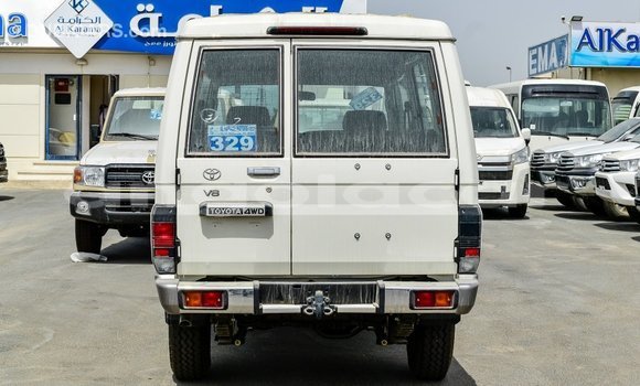 Comprar Importar Toyota Land Cruiser Branco Carro em Import - Dubai em Bengo Province Comprar Importar Toyota Land Cruiser Branco Carro em Import - Dubai em Bengo Province