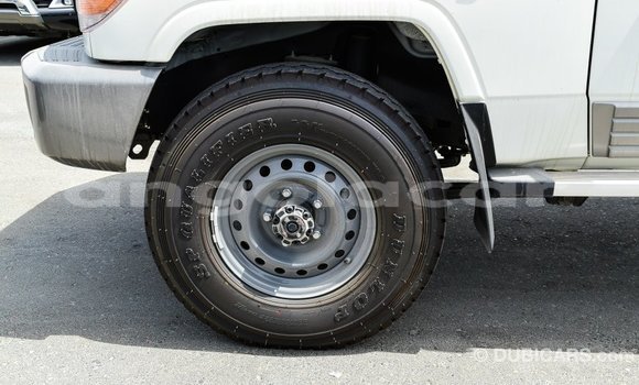 Comprar Importar Toyota Land Cruiser Branco Carro em Import - Dubai em Bengo Province Comprar Importar Toyota Land Cruiser Branco Carro em Import - Dubai em Bengo Province