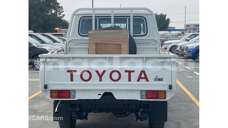 Big with watermark toyota land cruiser bengo province import dubai 7504