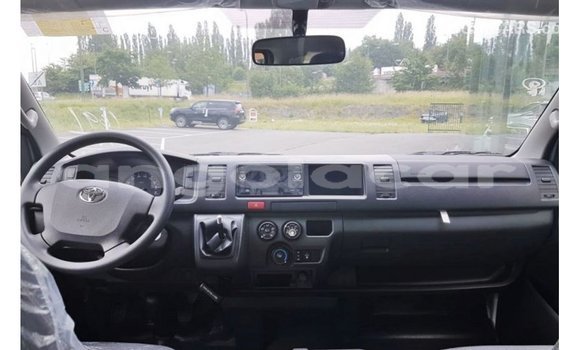 Comprar Importar Toyota Hiace Branco Carro em Import - Dubai em Bengo Province Comprar Importar Toyota Hiace Branco Carro em Import - Dubai em Bengo Province