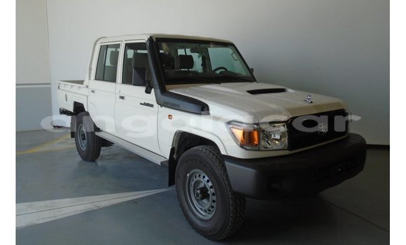 Acheter Import Voiture Toyota Land Cruiser Blanc à Import - Dubai, Province de Bengo Acheter Import Voiture Toyota Land Cruiser Blanc à Import - Dubai, Province de Bengo