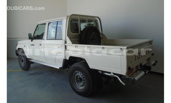 Acheter Import Voiture Toyota Land Cruiser Blanc à Import - Dubai, Province de Bengo Acheter Import Voiture Toyota Land Cruiser Blanc à Import - Dubai, Province de Bengo