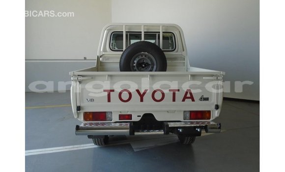 Acheter Import Voiture Toyota Land Cruiser Blanc à Import - Dubai, Province de Bengo Acheter Import Voiture Toyota Land Cruiser Blanc à Import - Dubai, Province de Bengo