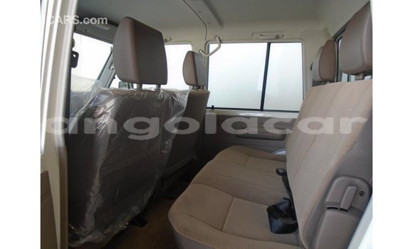 Acheter Import Voiture Toyota Land Cruiser Blanc à Import - Dubai, Province de Bengo Acheter Import Voiture Toyota Land Cruiser Blanc à Import - Dubai, Province de Bengo